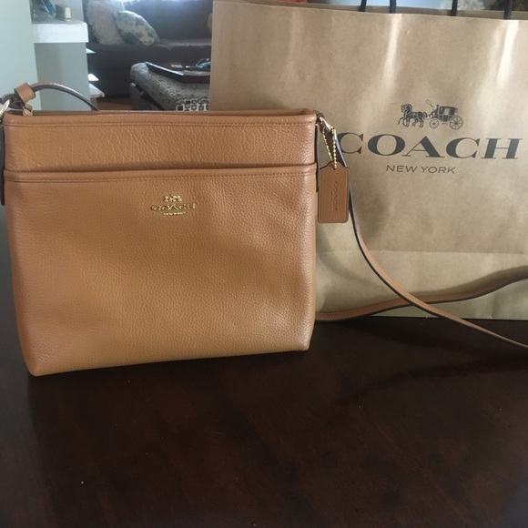 Coach Handbags - ❗️NWT❗️Camel Tan Coach Messenger Fall Bag
